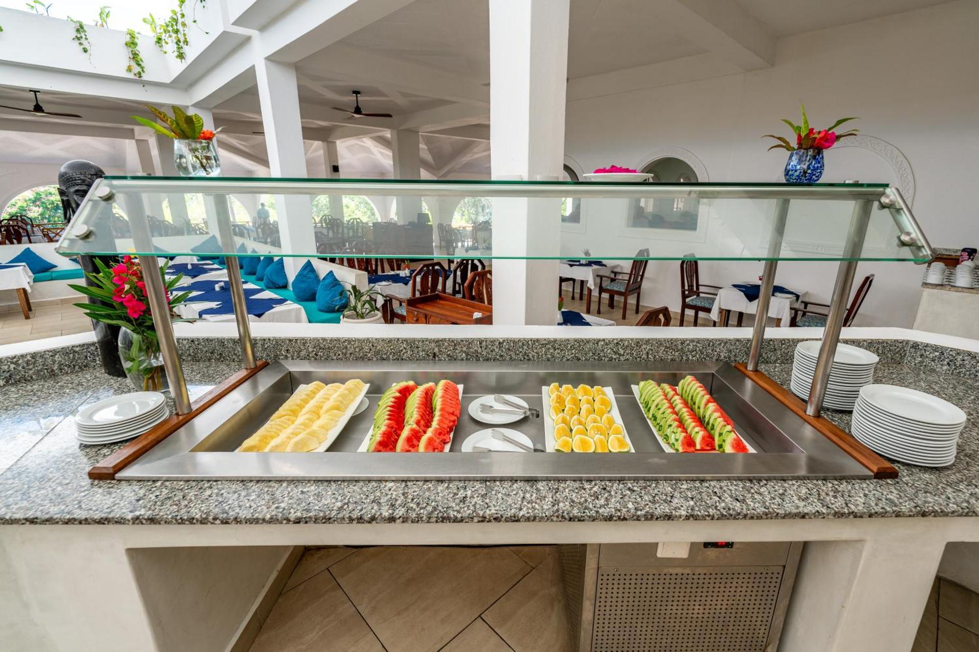 Diani Sea Resort ディアニ・ビーチ エクステリア 写真