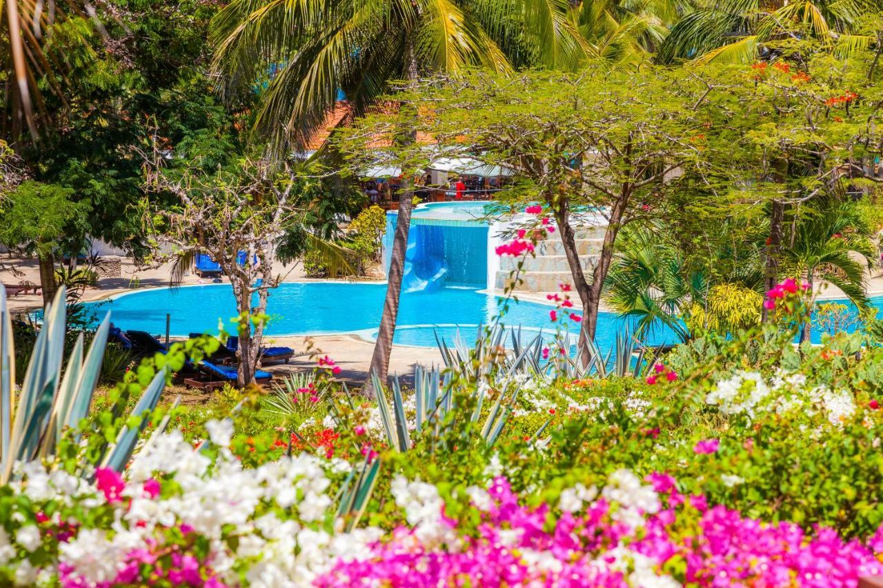 Diani Sea Resort ディアニ・ビーチ エクステリア 写真